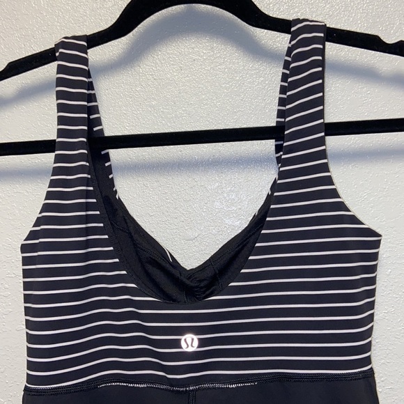 Lululemon Aria Black and White Tank 4100 - Picture 8 of 10